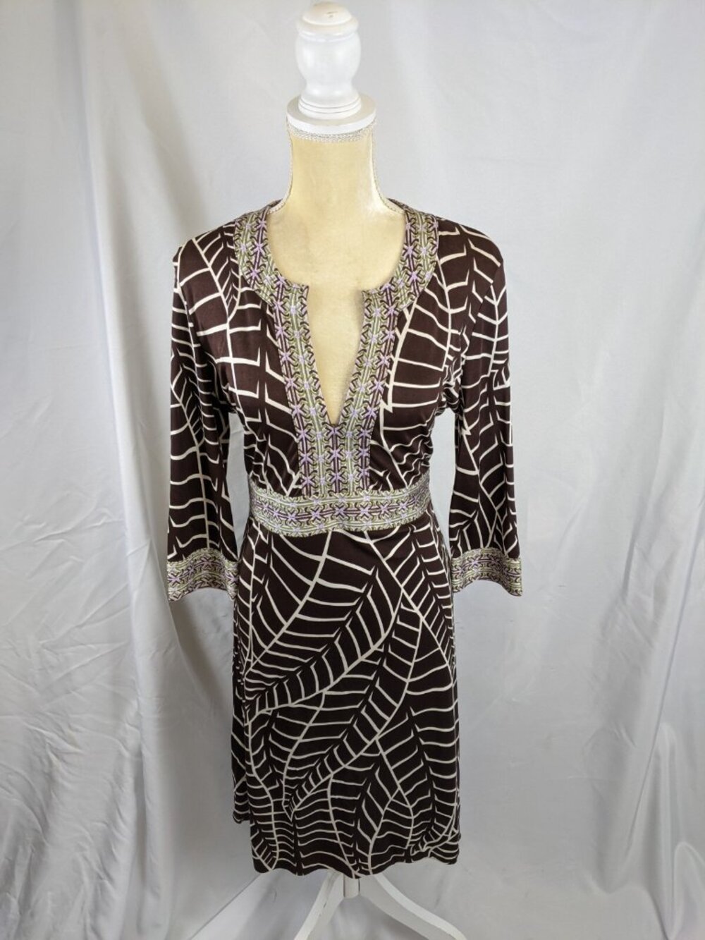 Tory Burch 100% Silk Jersey Knit Size Medium Split V Neck Leaf Geometric